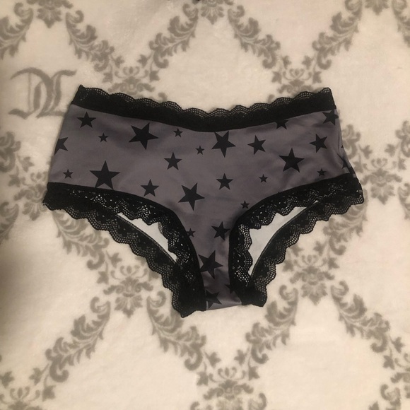 ROMWE Skull, Rose, & Star Underwear, Pack of 3 - Picture 5 of 10